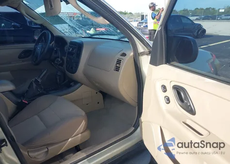 2005 Ford Escape Xls z USA, uszkodzony, nr VIN 1FMYU02Z25KA22561